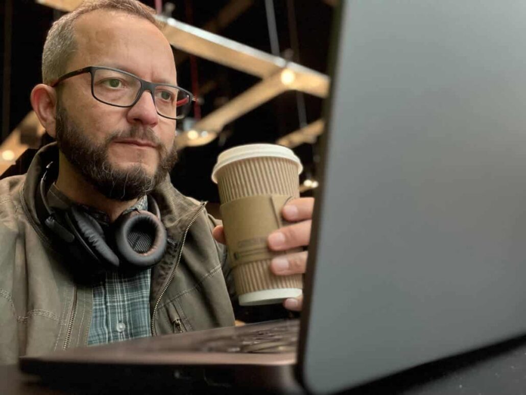 Colin time freedom entrepreneur working in a coffee shop